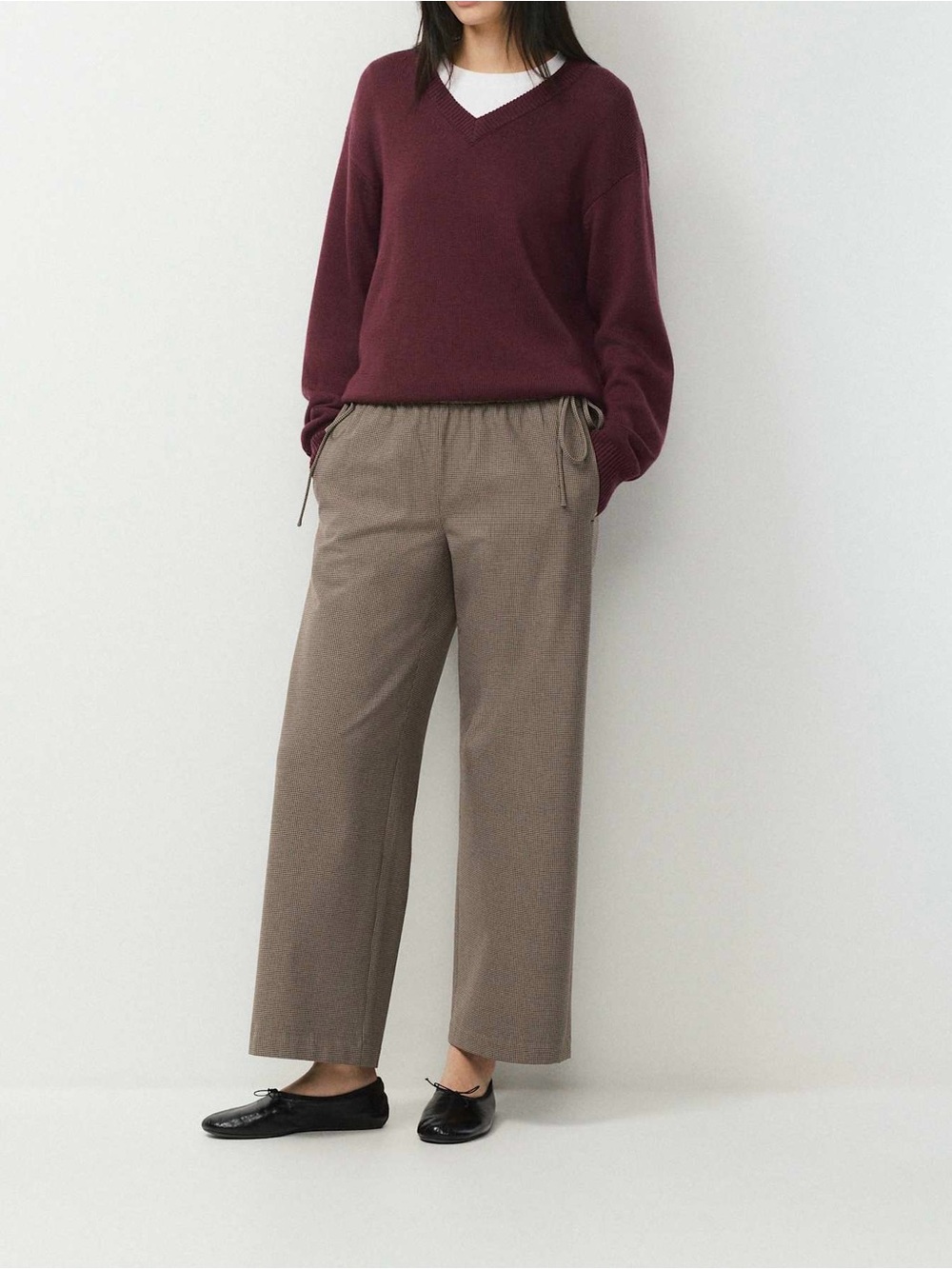 Aritzia women’s Wide-Leg Drawstring Chinos in Taupe Brown